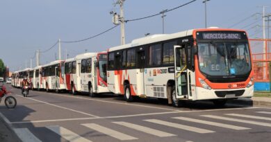 Manaus reforça transporte público com entrega de 15 novos ônibus equipados com ar-condicionado e câmeras de segurança