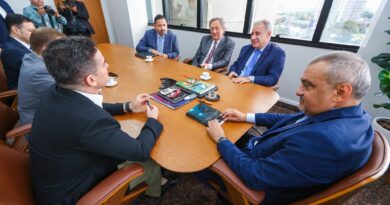 Prefeito David Almeida assina acordo com TJ-AM para perdoar 200 mil ações de dívidas pequenas da justiça