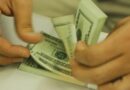 Dólar fecha em alta e é cotado a R$ 5,71