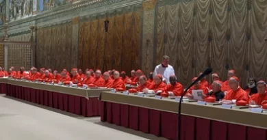 Primeira votação do conclave termina sem escolha do novo papa