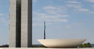 Câmara aprova PL que atualiza a CLT e permite cancelamento digital da contribuição sindical