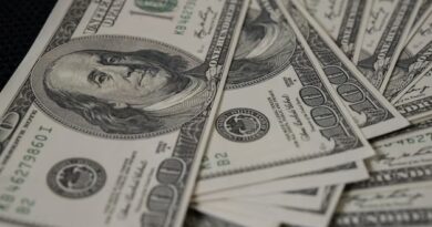 Dólar cai hoje com impacto de medidas do governo e crise comercial entre EUA e China
