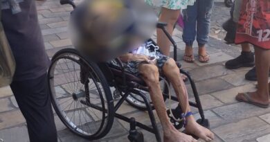 Homem é preso após circular com pai morto em cadeira de rodas no Centro de Manaus