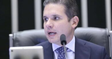 Câmara cumprirá decisão do STF e cassará mandato de Carla Zambelli sem votação no plenário