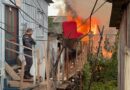 Incêndio atinge oito casas no São Jorge; Corpo de Bombeiros controla as chamas e inicia rescaldo