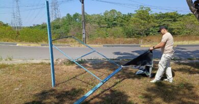 Prefeitura de Manaus remove publicidade irregular em área pública no bairro Parque 10 de Novembro