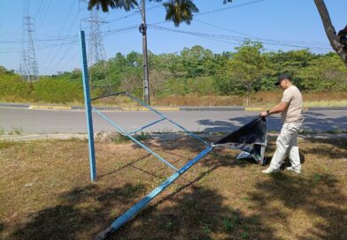 Prefeitura de Manaus remove publicidade irregular em área pública no bairro Parque 10 de Novembro