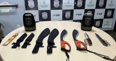 Guarda Municipal detém indivíduo com armas brancas no Centro