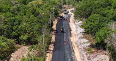 Prefeitura de Manaus avança com aplicação de 80 toneladas de asfalto no ramal do Km 45 da AM-010