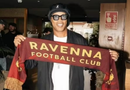 Ronaldinho Gaúcho se apresenta ao Ravenna e volta aos gramados na Itália
