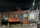 VÍDEO: incêndio em área de mata na Constantino Nery assusta motoristas