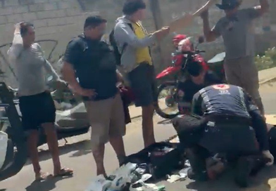 Motociclista é atingida por carro após perder controle da direção no Tarumã