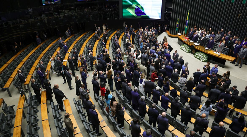 Câmara deve decidir sobre “taxa das blusinhas” nesta segunda