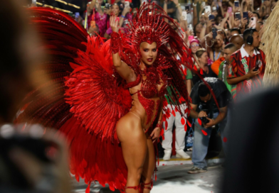Virginia Fonseca deixa posto de rainha de bateria da Grande Rio