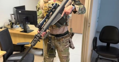 Fuzil capaz de derrubar helicóptero é apreendido em operação que investiga tráfico com aviões adulterados no AM