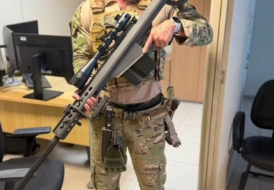 Fuzil capaz de derrubar helicóptero é apreendido em operação que investiga tráfico com aviões adulterados no AM