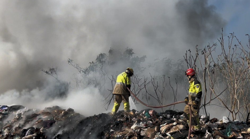 Incêndio de grandes proporções em lixão de Iranduba lança fumaça sobre Manaus