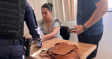 Mulher é presa suspeita de aplicar golpes contra cerca de 20 vítimas em Manaus