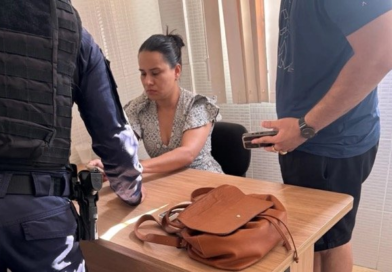 Mulher é presa suspeita de aplicar golpes contra cerca de 20 vítimas em Manaus