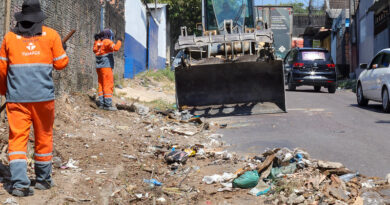 Prefeitura faz força-tarefa para retirar cerca de 300 toneladas de lixo de ruas da Colônia Terra Nova