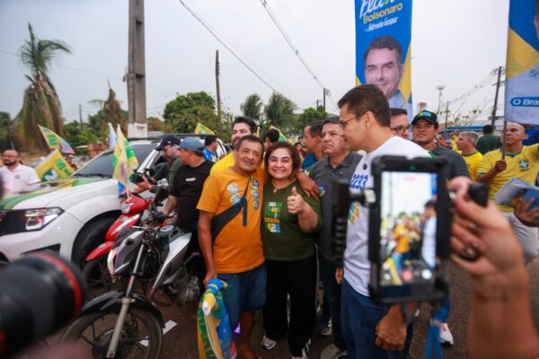 Onda da Mudança : Professora Maria comanda motocarreata da em Manacapuru