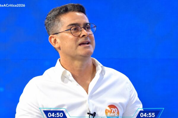 No debate, David destaca valorização dos professores e grandes entregas que fará na educação