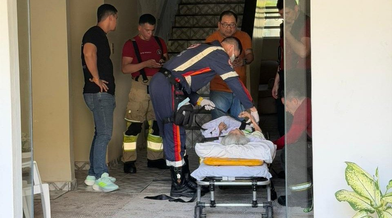 Idosa de 93 anos com 20 kg é resgatada de quarto insalubre em Manaus