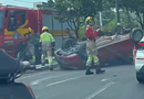 Capotamento de carro deixa trânsito lento na Avenida Rodrigo Otávio