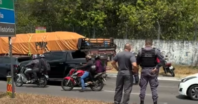 VÍDEO: caminhão atinge seis carros na Torquato Tapajós e trânsito é afetado