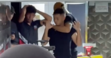 VÍDEO: funcionários viram reféns e ficam na mira de suspeitos durante assalto