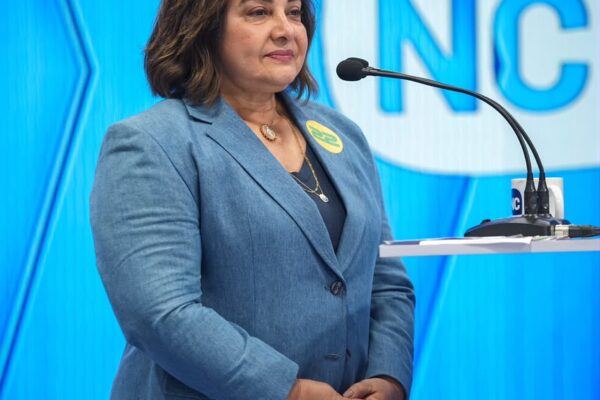 Com dados, Professora Maria prova que governo Omar Aziz não foi boa experiência para o Amazonas