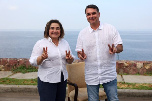 ’É Flávio e Maria 22’: Flávio Bolsonaro pede voto útil no Amazonas e reforça dobradinha da direita