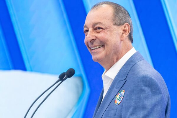 Experiente, Omar relembra entregas e apresenta propostas para novo governo em debate
