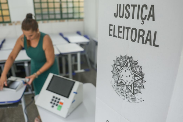 TSE informa que 900 urnas foram substituídas até o meio-dia