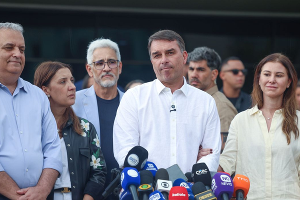 STF nega ter ordenado buscas em endereços de Flávio Bolsonaro
